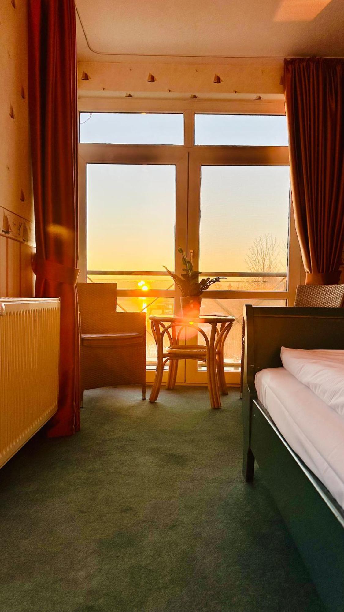 Gaestehaus Weserblick Am Weser-Sandstrand Berne Luaran gambar