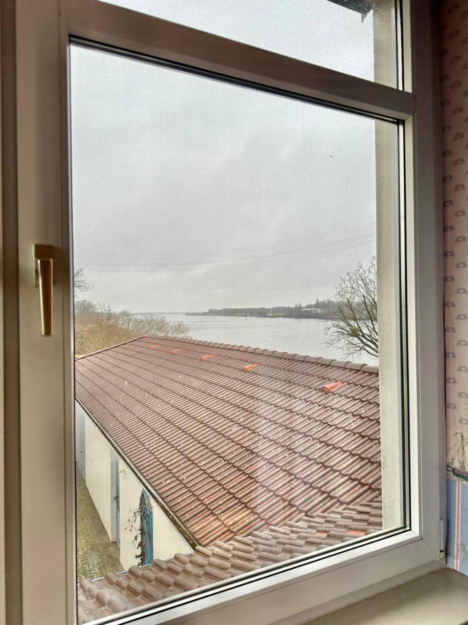 Gaestehaus Weserblick Am Weser-Sandstrand Berne Luaran gambar