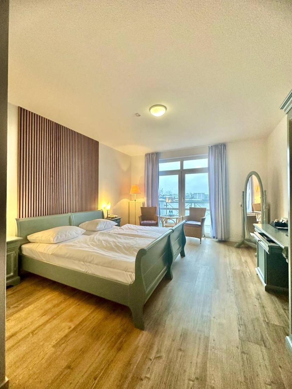 Gaestehaus Weserblick Am Weser-Sandstrand Berne Luaran gambar