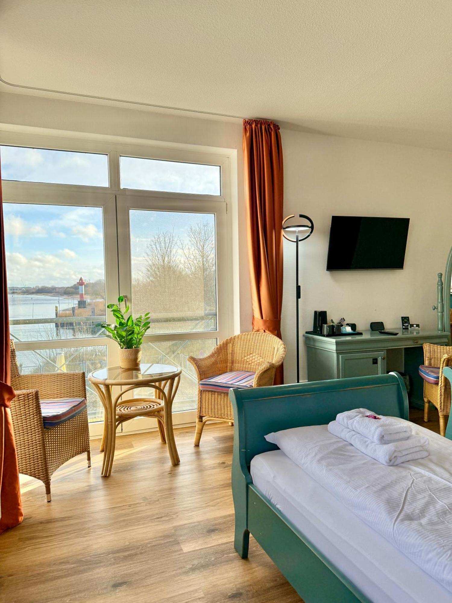 Gaestehaus Weserblick Am Weser-Sandstrand Berne Luaran gambar