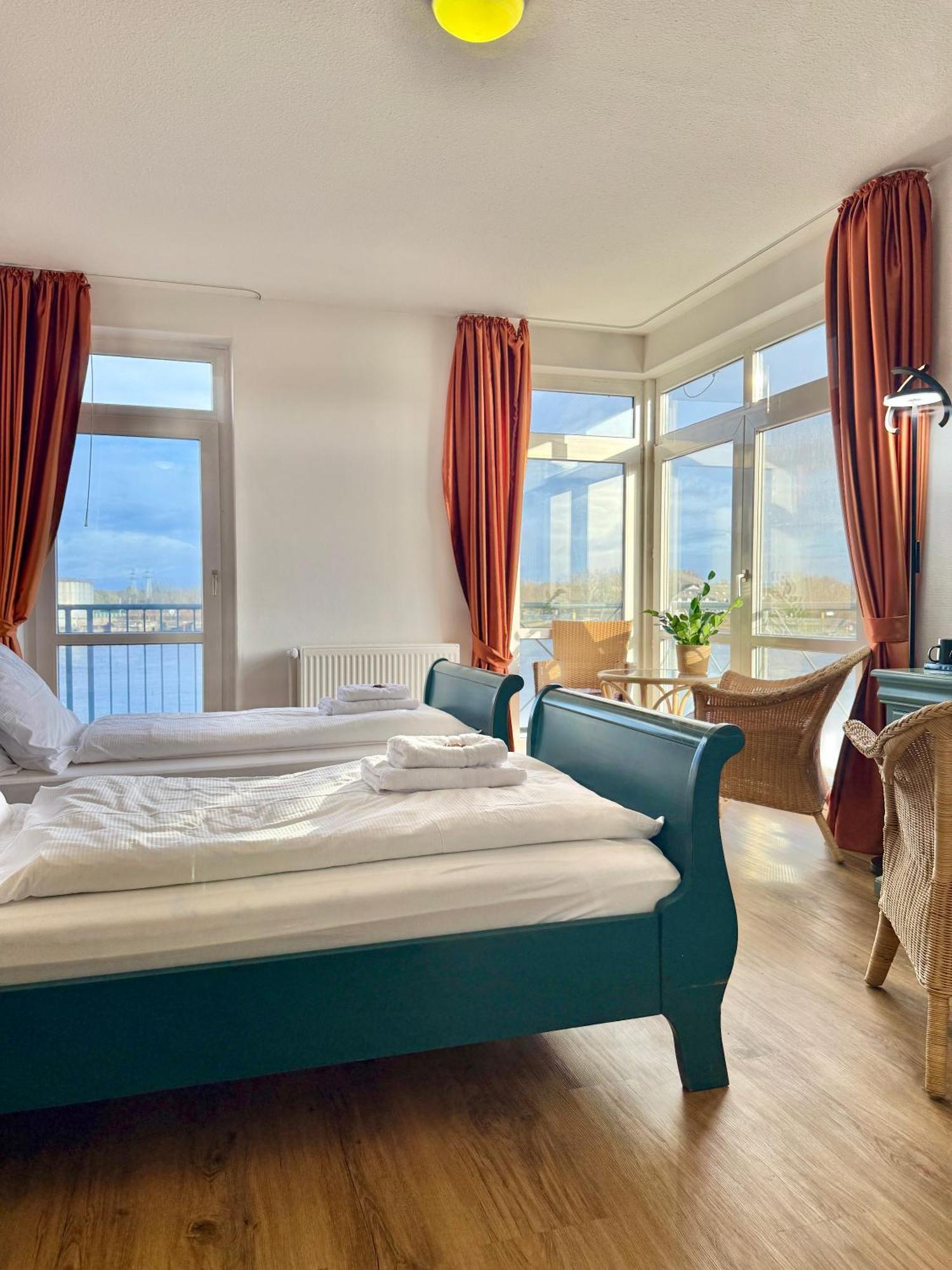 Gaestehaus Weserblick Am Weser-Sandstrand Berne Luaran gambar